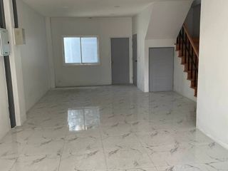 Reihenhaus zum Kauf mit 4 Zimmer in Phra Khanong, Bangkok