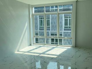 Reihenhaus zum Kauf mit 4 Zimmer in Phra Khanong, Bangkok