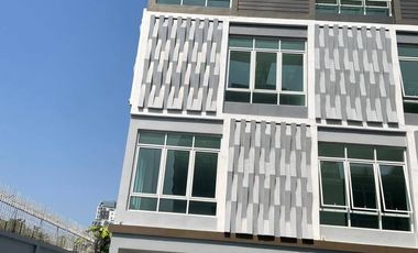 Reihenhaus zum Kauf mit 4 Zimmer in Phra Khanong, Bangkok