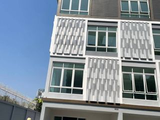 Reihenhaus zum Kauf mit 4 Zimmer in Phra Khanong, Bangkok