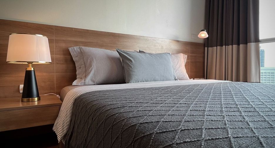 For rent 2 bedrooms condo in Sathon, Bangkok