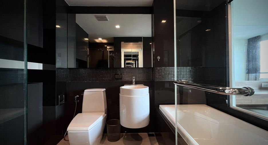 For rent 2 bedrooms condo in Sathon, Bangkok
