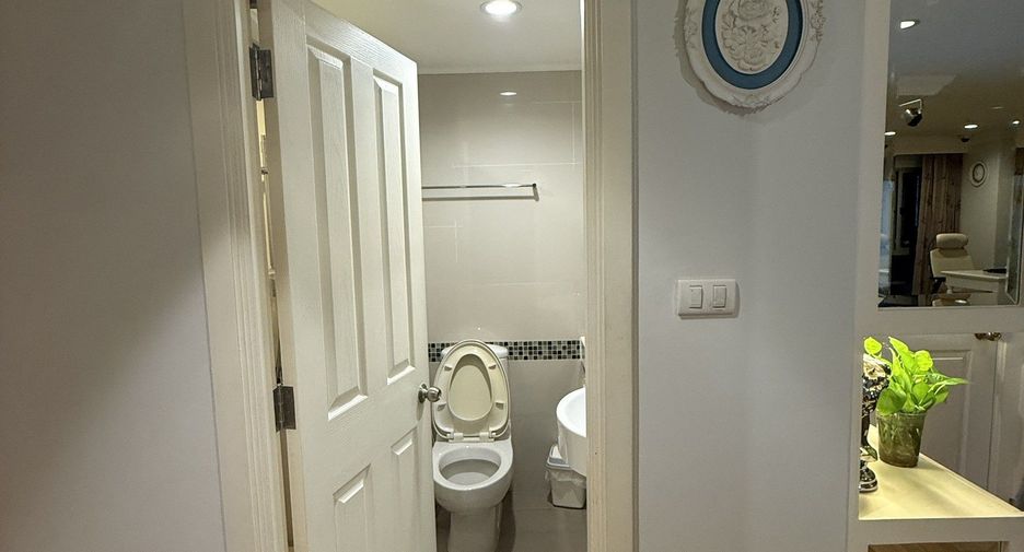 For sale 2 ベッドルーム condo in Yan Nawa, Bangkok