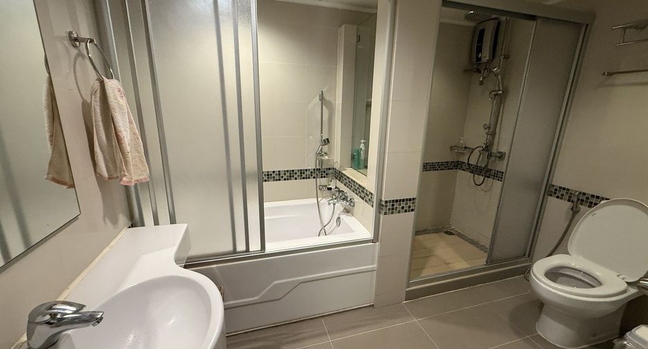 For sale 2 ベッドルーム condo in Yan Nawa, Bangkok