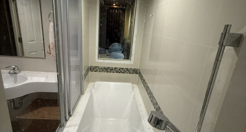 For sale 2 ベッドルーム condo in Yan Nawa, Bangkok