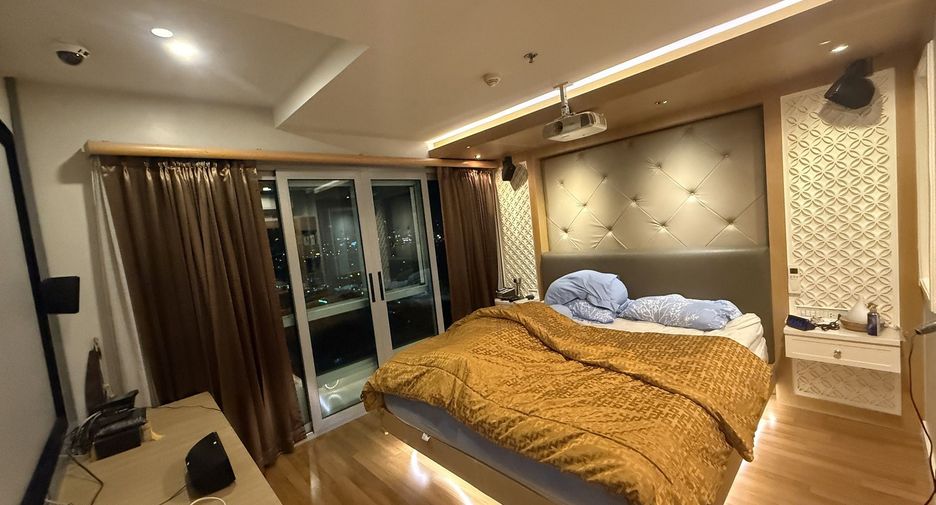 For sale 2 ベッドルーム condo in Yan Nawa, Bangkok