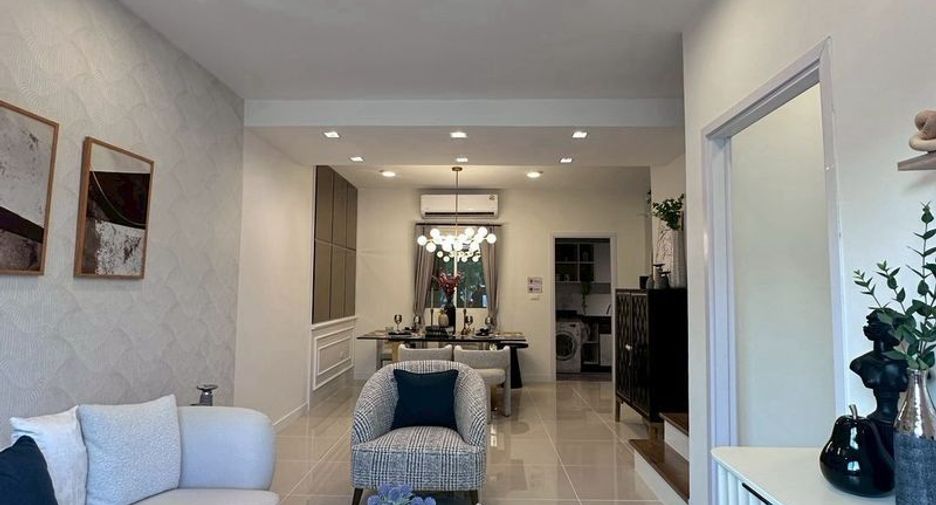 For sale 4 bedrooms townhouse in Bang Lamung, Chonburi