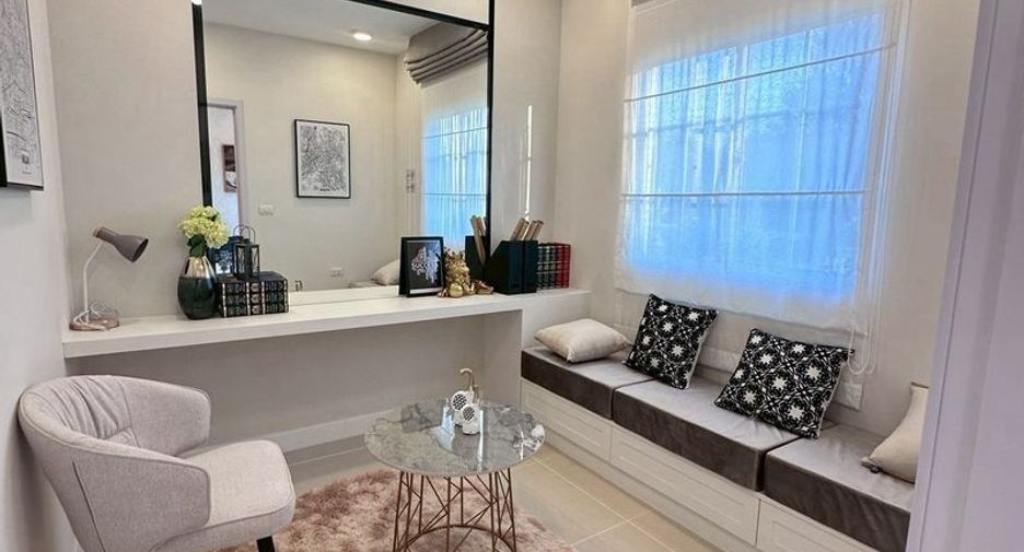For sale 4 bedrooms townhouse in Bang Lamung, Chonburi