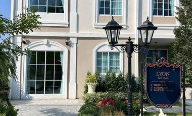 For sale 4 bedrooms townhouse in Bang Lamung, Chonburi