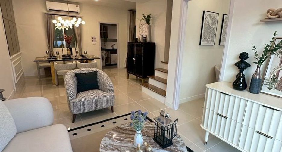 For sale 4 bedrooms townhouse in Bang Lamung, Chonburi