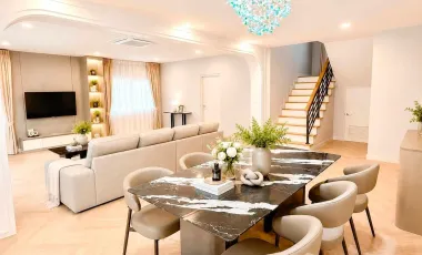 À vendre 4 chambres maison de ville à Bang Phli, Samut Prakan