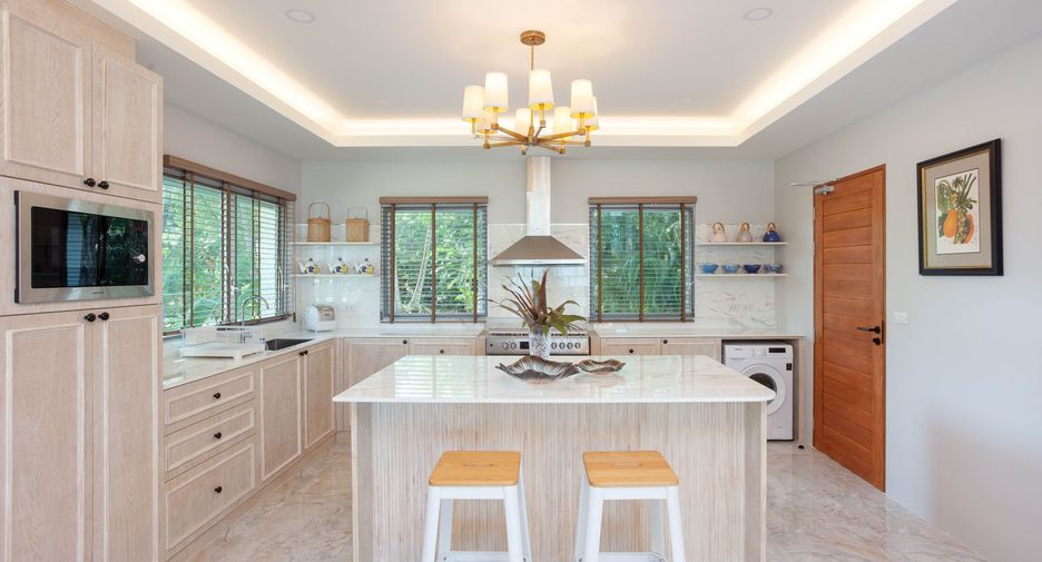 For rent 4 ベッドルーム villa in Mueang Phuket, Phuket