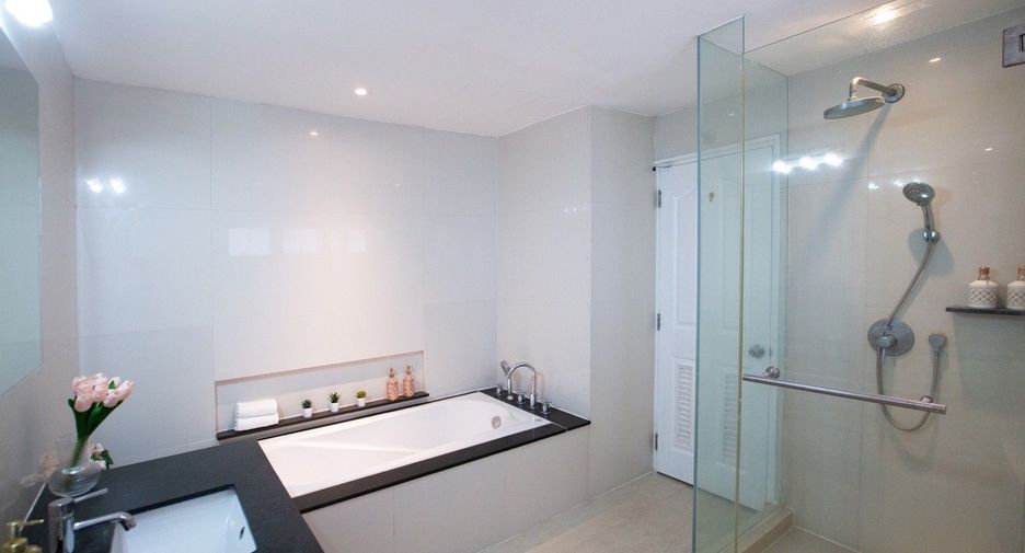 Apartamento en alquiler de 3 habitaciones en Watthana, Bangkok
