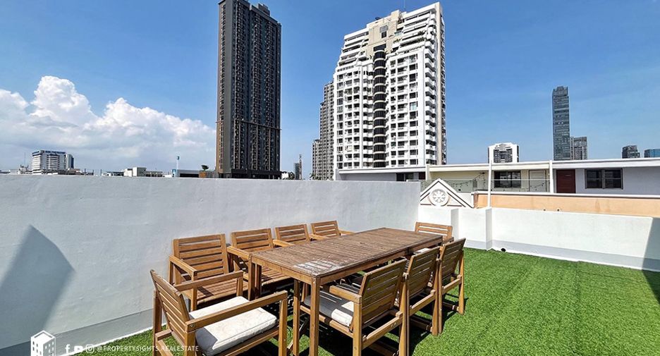 For rent 5 ベッドルーム townhouse in Khlong Toei, Bangkok