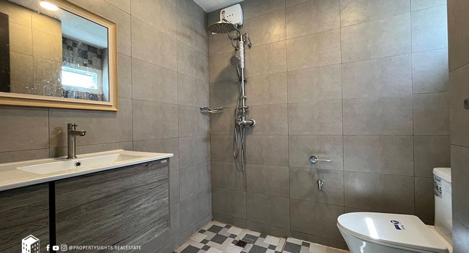 For rent 5 ベッドルーム townhouse in Khlong Toei, Bangkok
