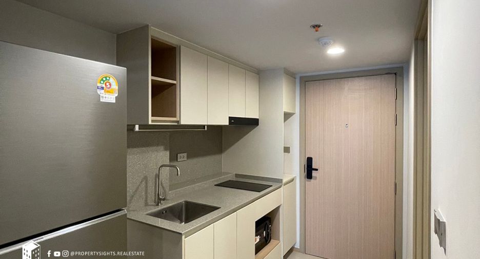 For rent 2 bedrooms condo in Bang Rak, Bangkok