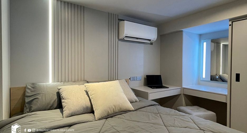 For rent 2 bedrooms condo in Bang Rak, Bangkok