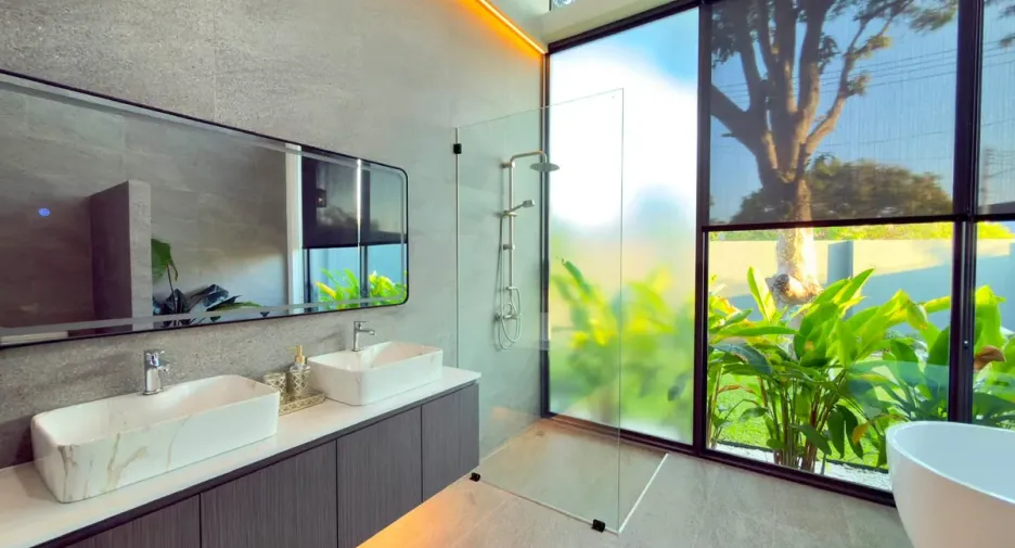 For rent and for sale 4 bedrooms house in Bang Lamung, Chonburi