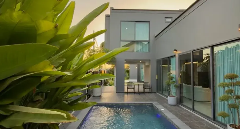 For rent and for sale 4 bedrooms house in Bang Lamung, Chonburi