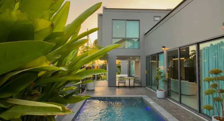 For rent and for sale 4 bedrooms house in Bang Lamung, Chonburi