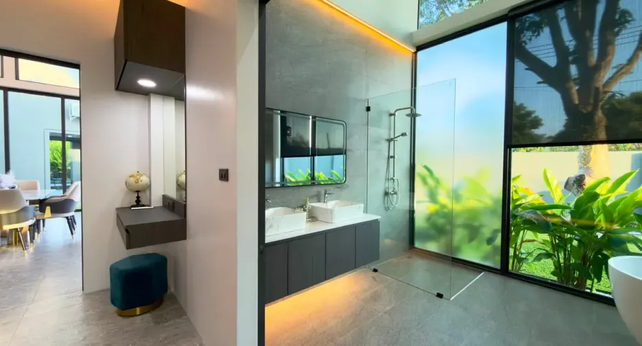 For rent and for sale 4 bedrooms house in Bang Lamung, Chonburi