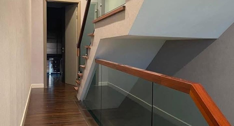 For rent 3 bedrooms townhouse in Chatuchak, Bangkok