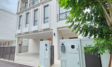 À louer 5 chambres maison à Lat Krabang, Bangkok