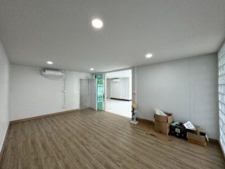 Oficina en alquiler en Bueng Kum, Bangkok