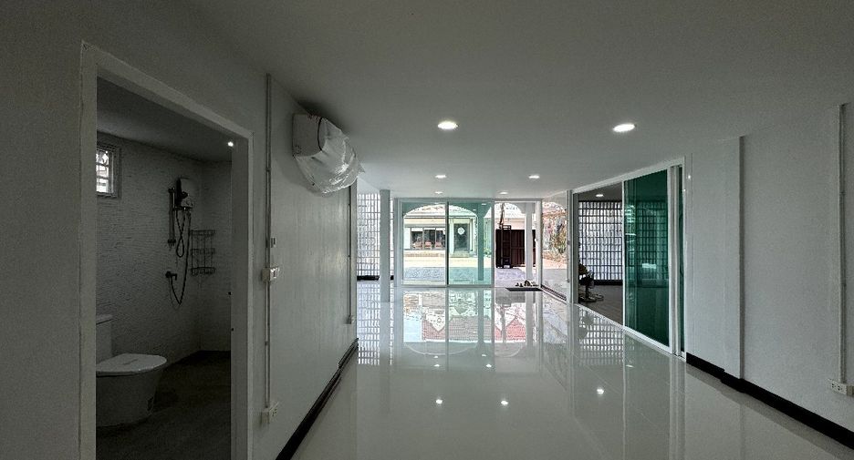 Oficina en alquiler en Bueng Kum, Bangkok