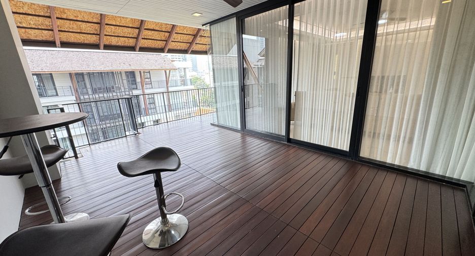 For rent 4 bedrooms apartment in Watthana, Bangkok