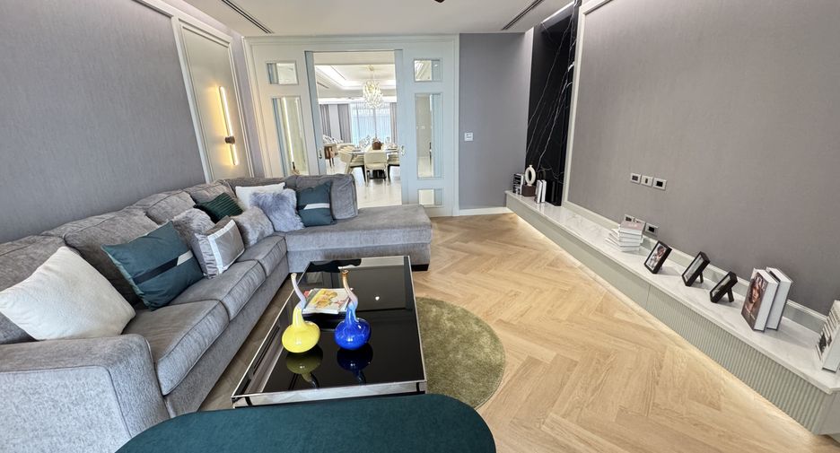 For rent 4 bedrooms apartment in Watthana, Bangkok