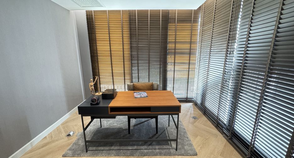 For rent 4 bedrooms apartment in Watthana, Bangkok
