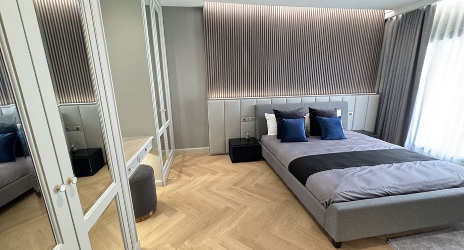 For rent 4 bedrooms apartment in Watthana, Bangkok