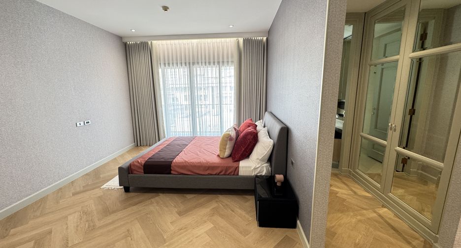 For rent 4 bedrooms apartment in Watthana, Bangkok