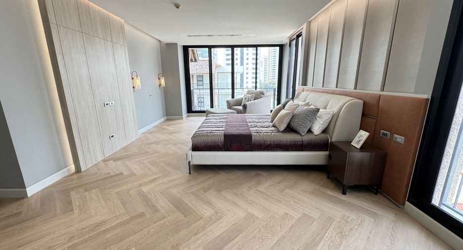 For rent 4 bedrooms apartment in Watthana, Bangkok