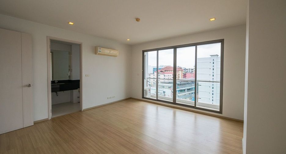 For sale 3 bedrooms condo in Bang Lamung, Chonburi