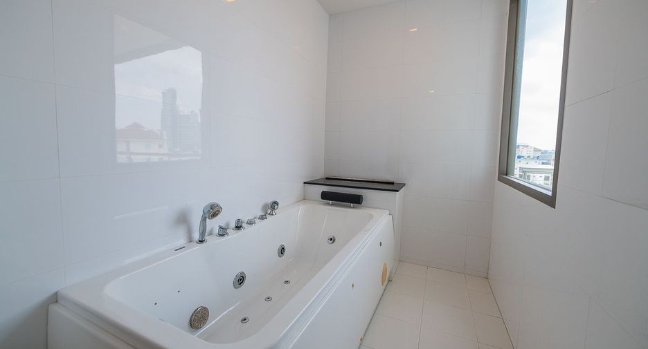 For sale 3 bedrooms condo in Bang Lamung, Chonburi