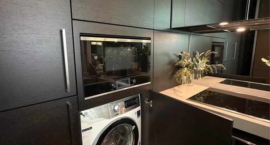For rent and for sale 2 bedrooms condo in Pathum Wan, Bangkok