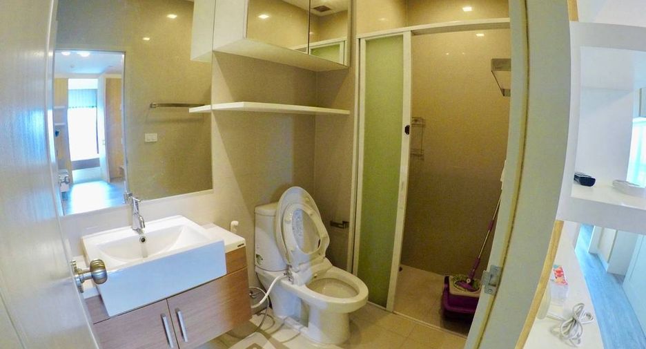 For rent 2 bedrooms condo in Khlong Toei, Bangkok