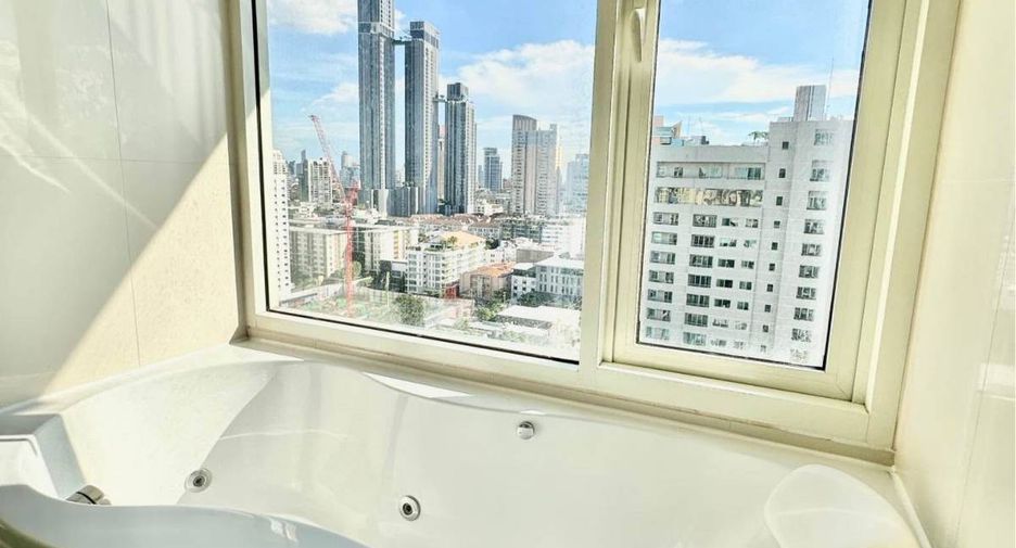 For rent 2 bedrooms condo in Watthana, Bangkok