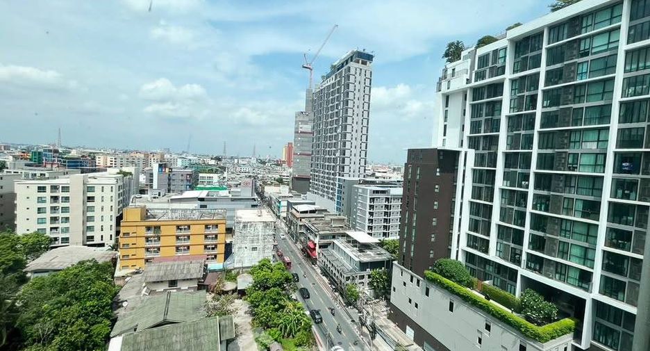For rent 2 bedrooms condo in Huai Khwang, Bangkok
