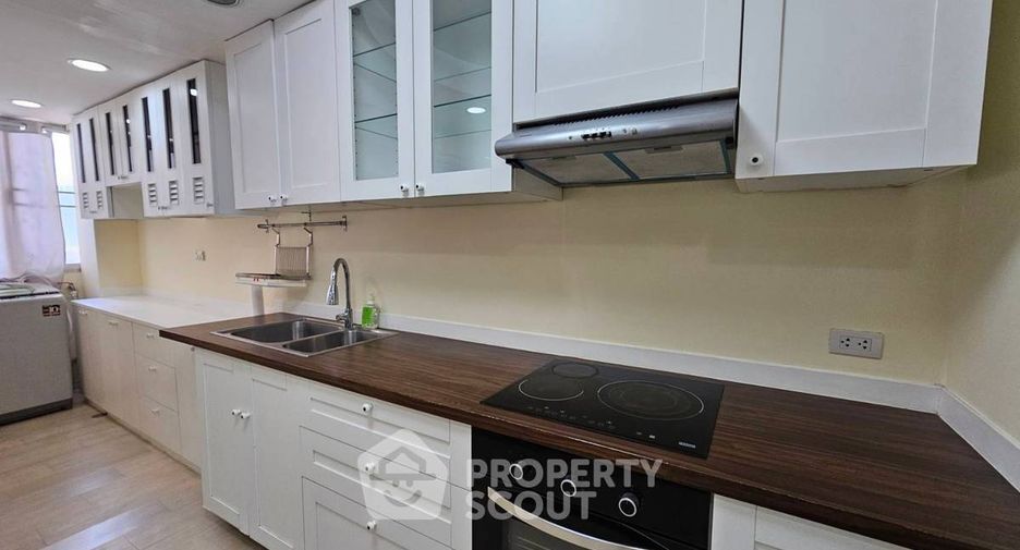 For rent 3 bedrooms condo in Watthana, Bangkok