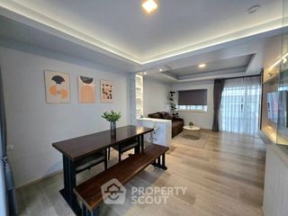 出租 3 卧室 联排别墅 在 Prawet, 曼谷