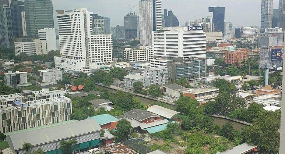 For rent 2 bedrooms condo in Watthana, Bangkok