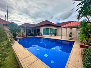 Casa en alquiler de 3 habitaciones en Bang Lamung, Chonburi