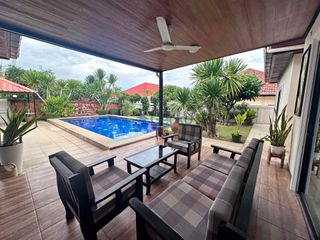 Casa en alquiler de 3 habitaciones en Bang Lamung, Chonburi