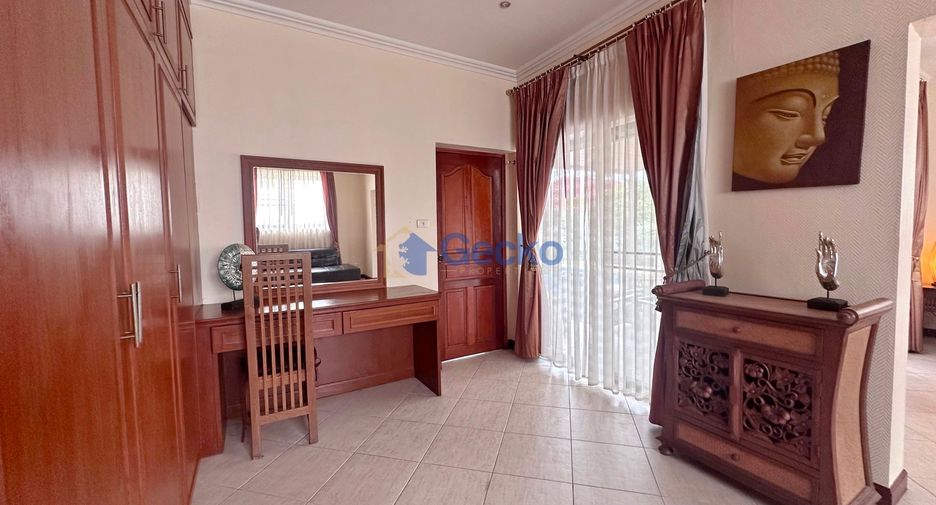 Casa en alquiler de 3 habitaciones en Bang Lamung, Chonburi