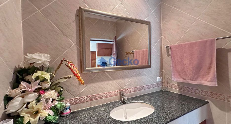 Casa en alquiler de 3 habitaciones en Bang Lamung, Chonburi