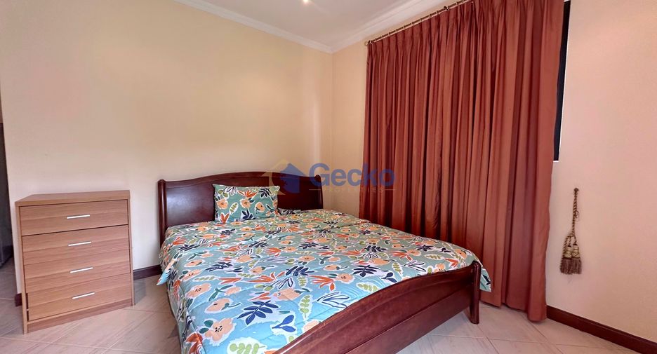 Casa en alquiler de 3 habitaciones en Bang Lamung, Chonburi