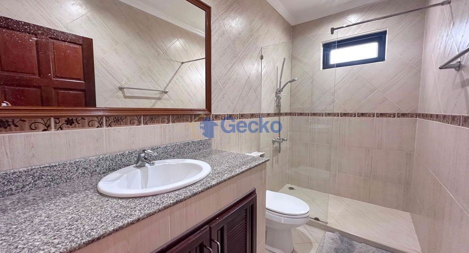 Casa en alquiler de 3 habitaciones en Bang Lamung, Chonburi